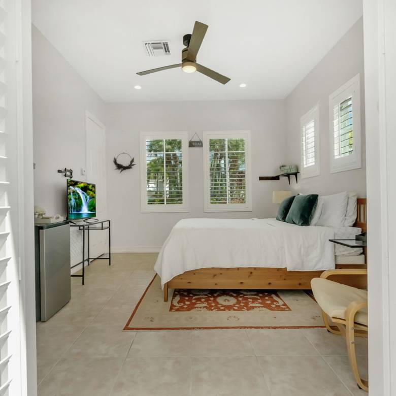 Luxury Parkland Living with Pool & Guest House in Parkland