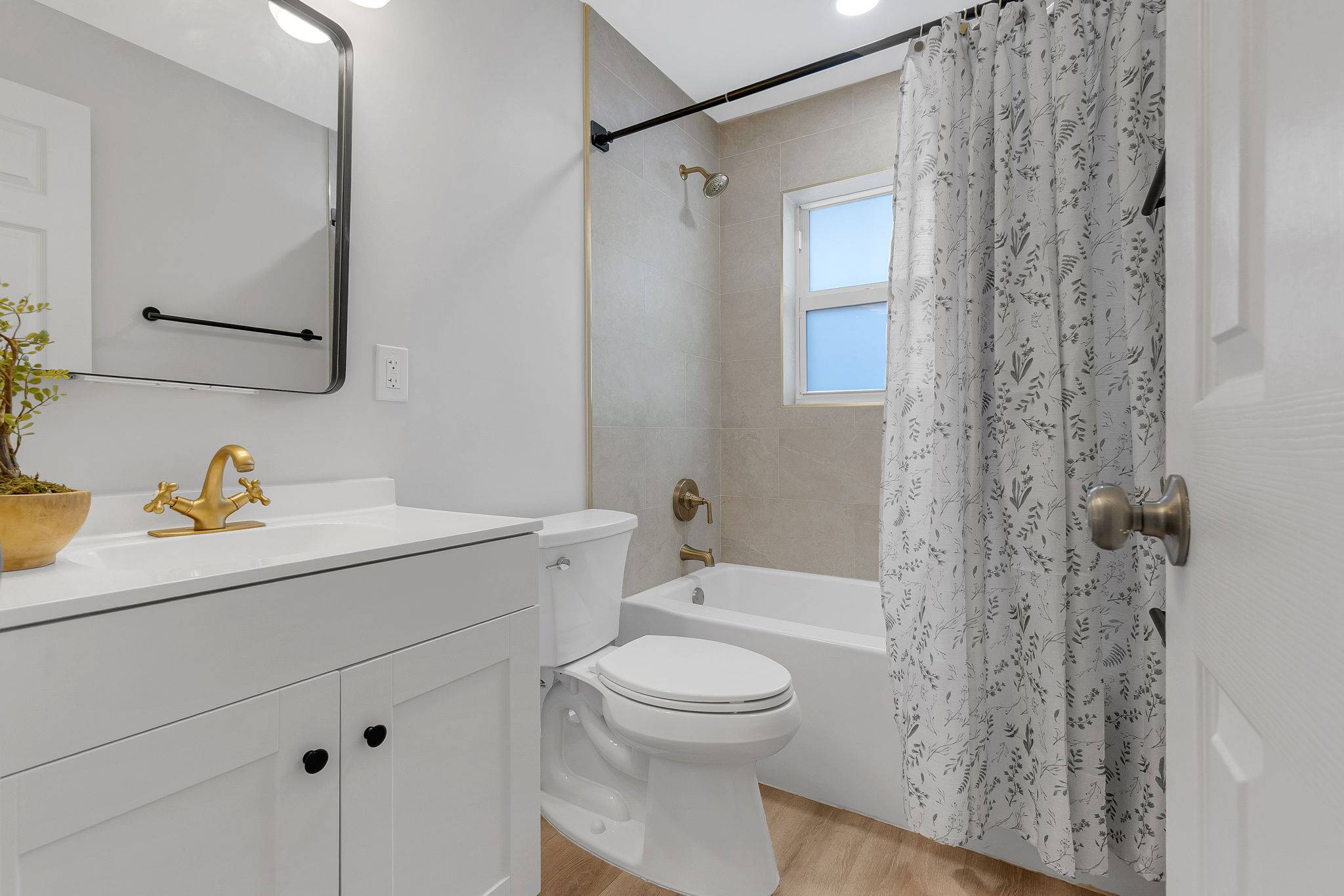 15-web-or-mls-DSC00968dsc00968 Move-In Ready Home in Fort Lauderdale