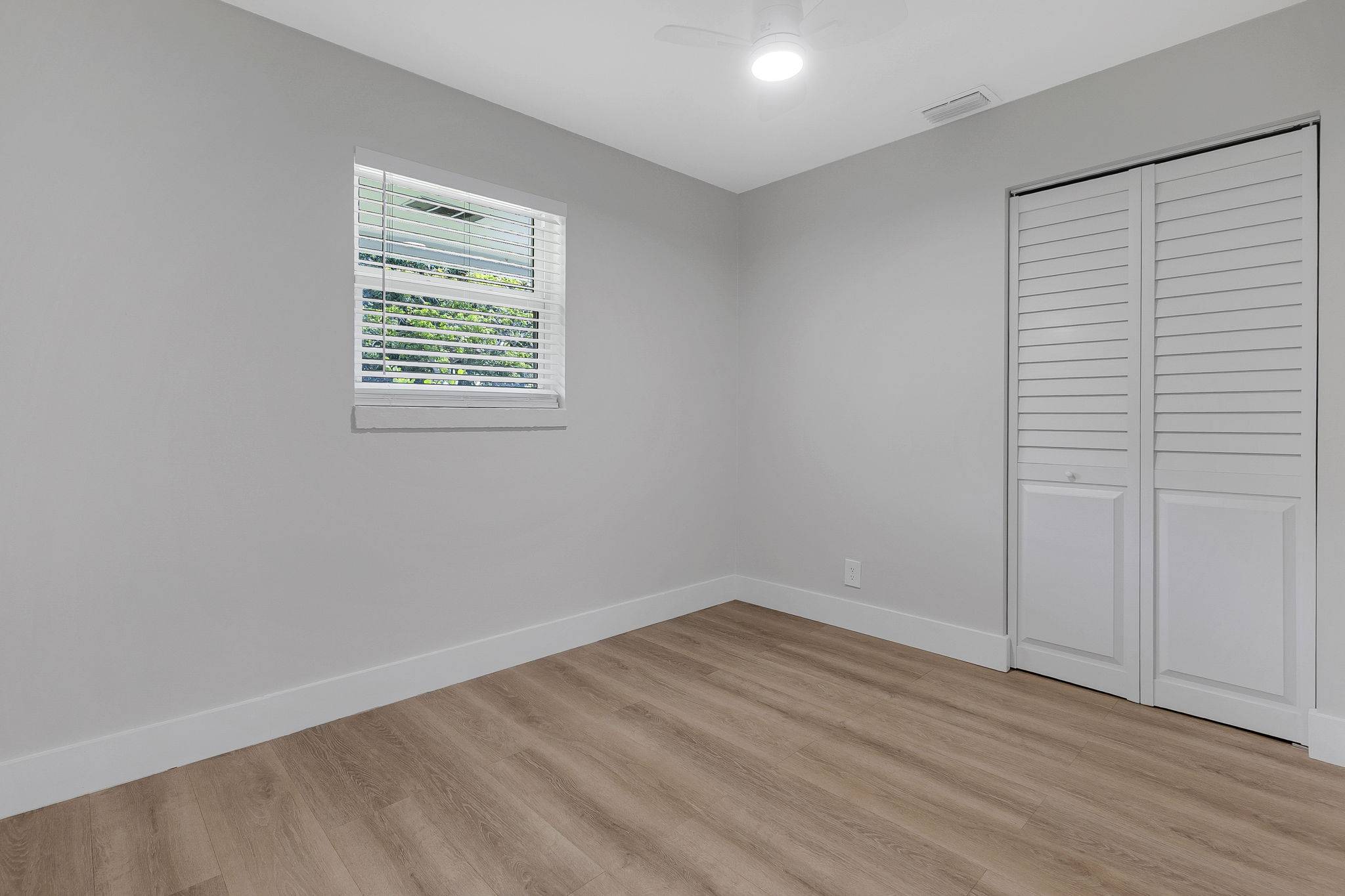 16-web-or-mls-DSC00971dsc00971 Move-In Ready Home in Fort Lauderdale