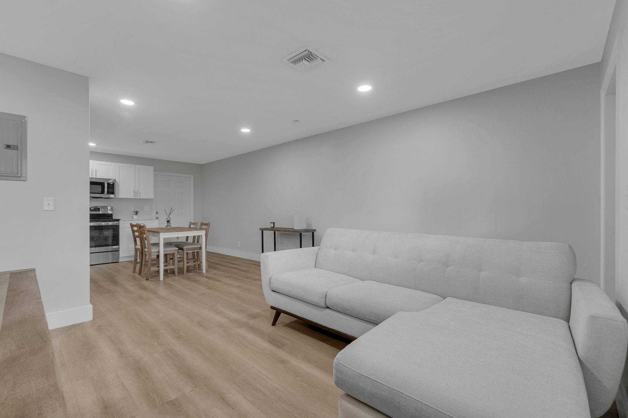 20-web-or-mls-DSC00980dsc00980 Move-In Ready Home in Fort Lauderdale