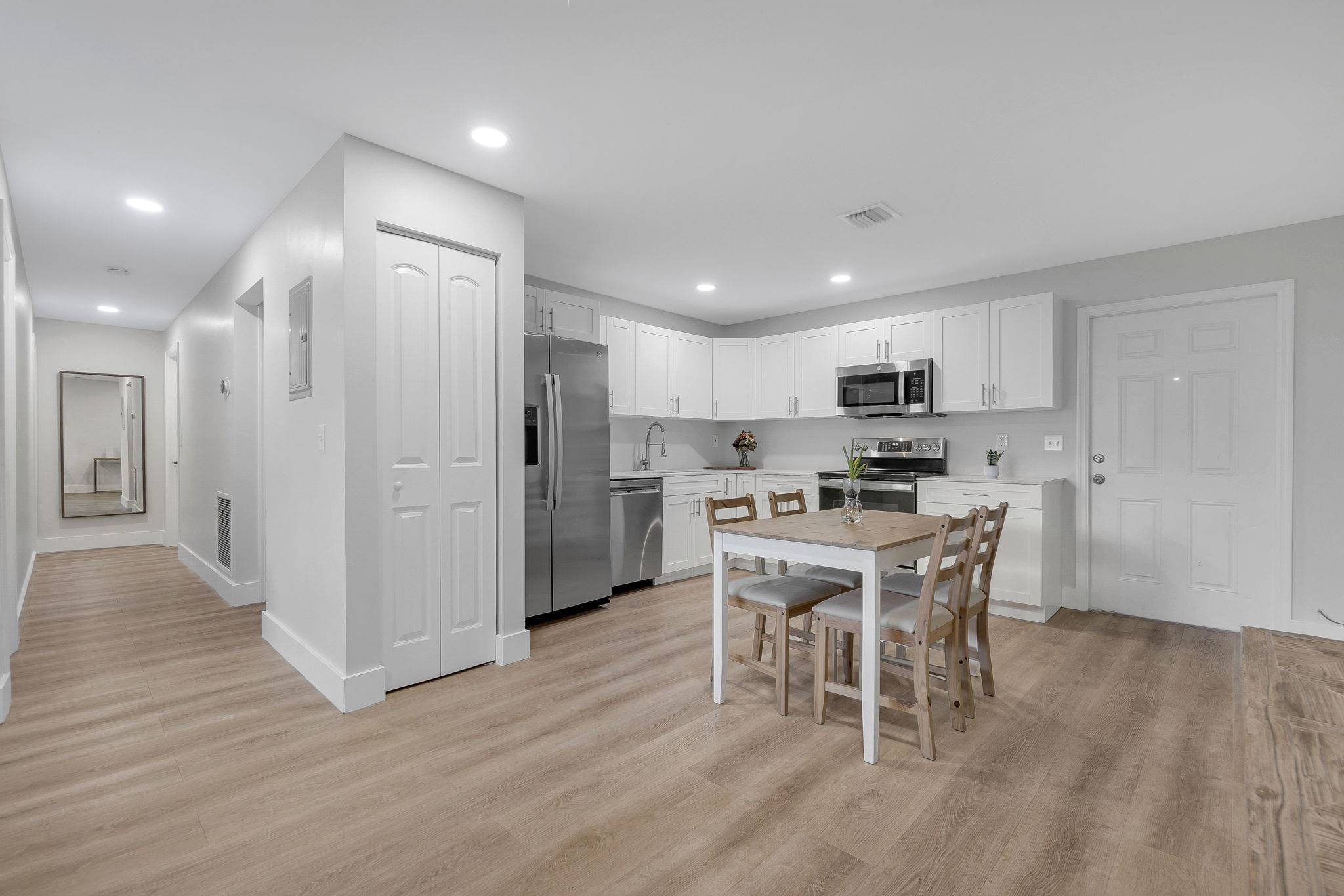 21-web-or-mls-DSC00983dsc00983 Move-In Ready Home in Fort Lauderdale