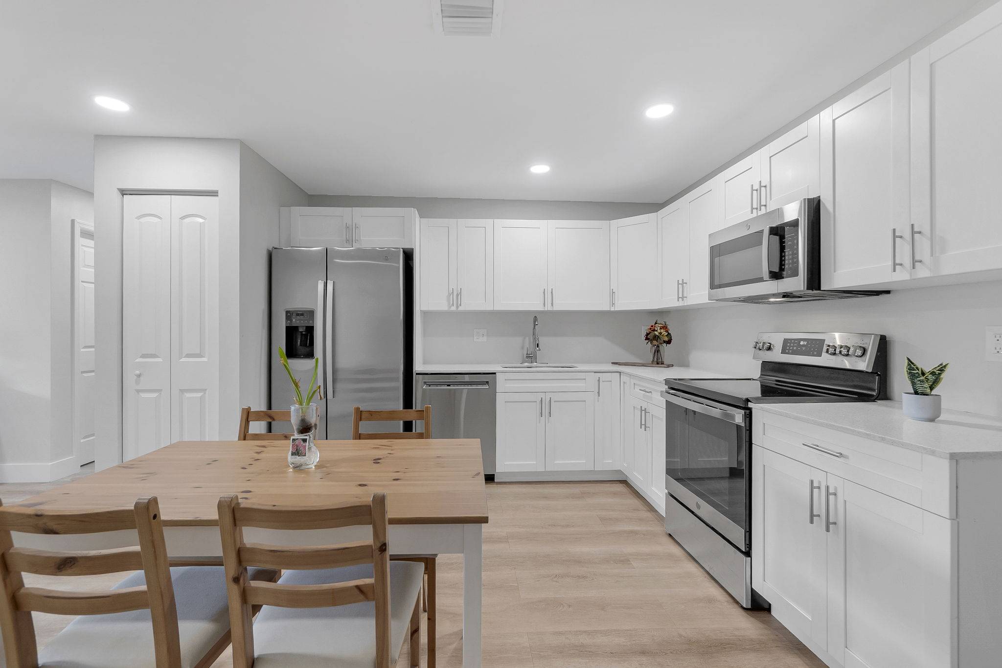 23-web-or-mls-DSC00989dsc00989 Move-In Ready Home in Fort Lauderdale