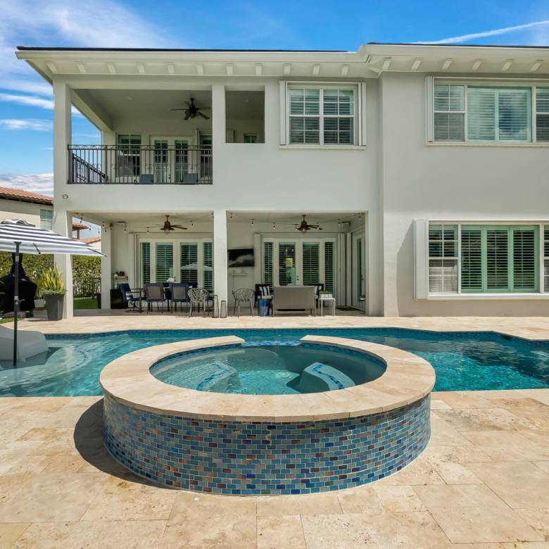 Luxury Parkland Living with Pool & Guest House in Parkland