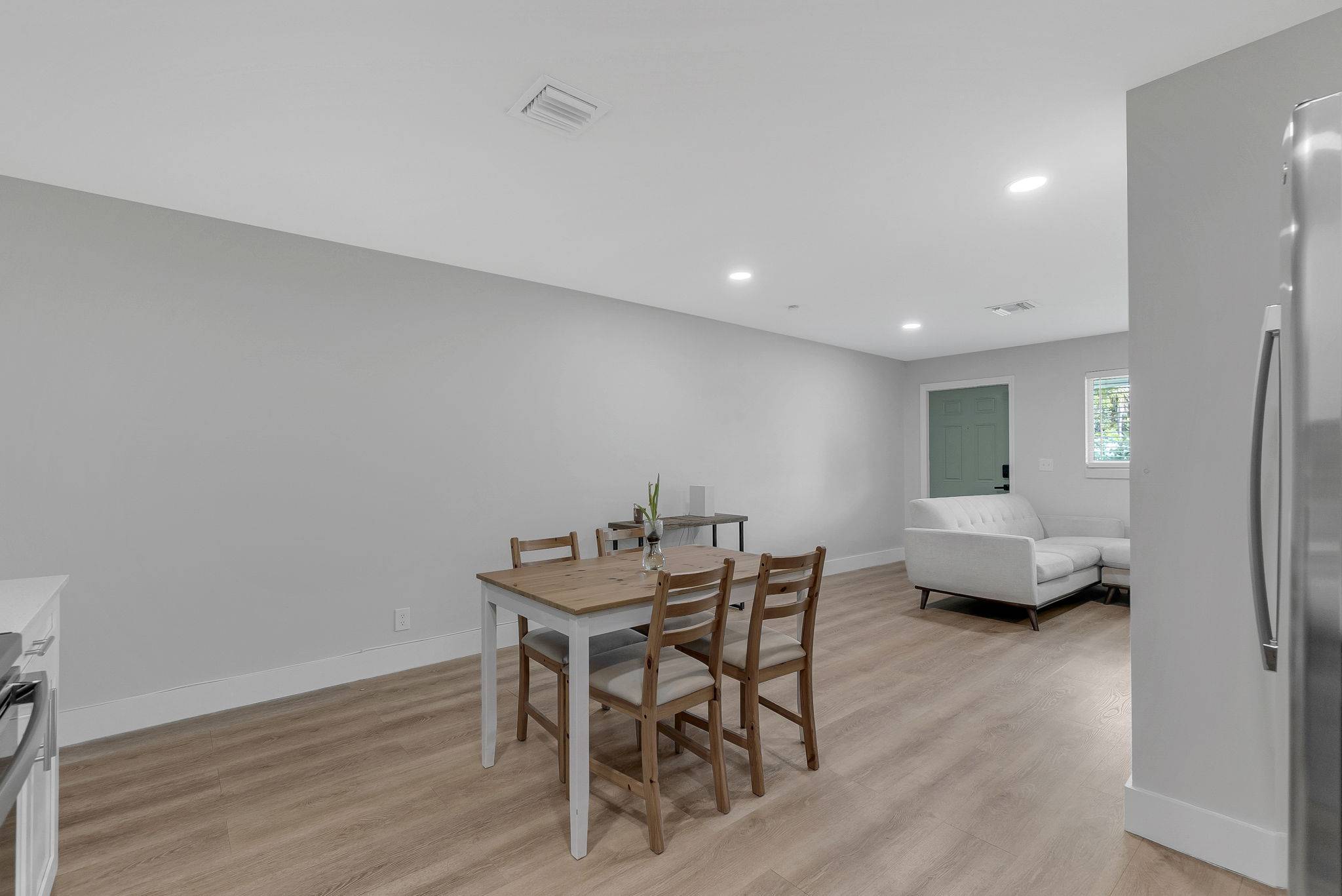 25-web-or-mls-DSC00995dsc00995 Move-In Ready Home in Fort Lauderdale