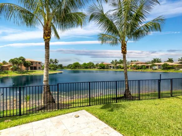 Luxury Parkland Living with Pool & Guest House in Parkland