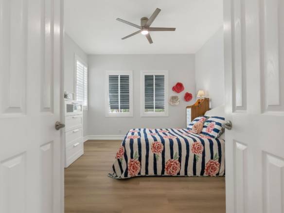 Luxury Parkland Living with Pool & Guest House in Parkland