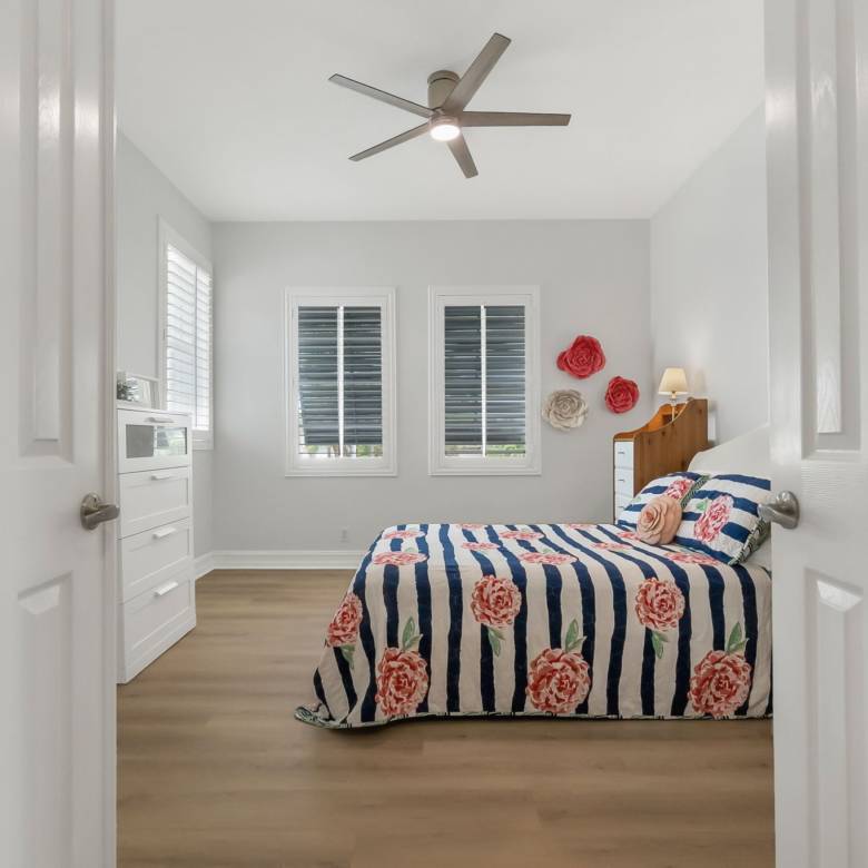 Luxury Parkland Living with Pool & Guest House in Parkland