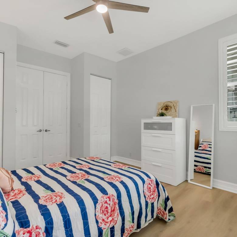Luxury Parkland Living with Pool & Guest House in Parkland