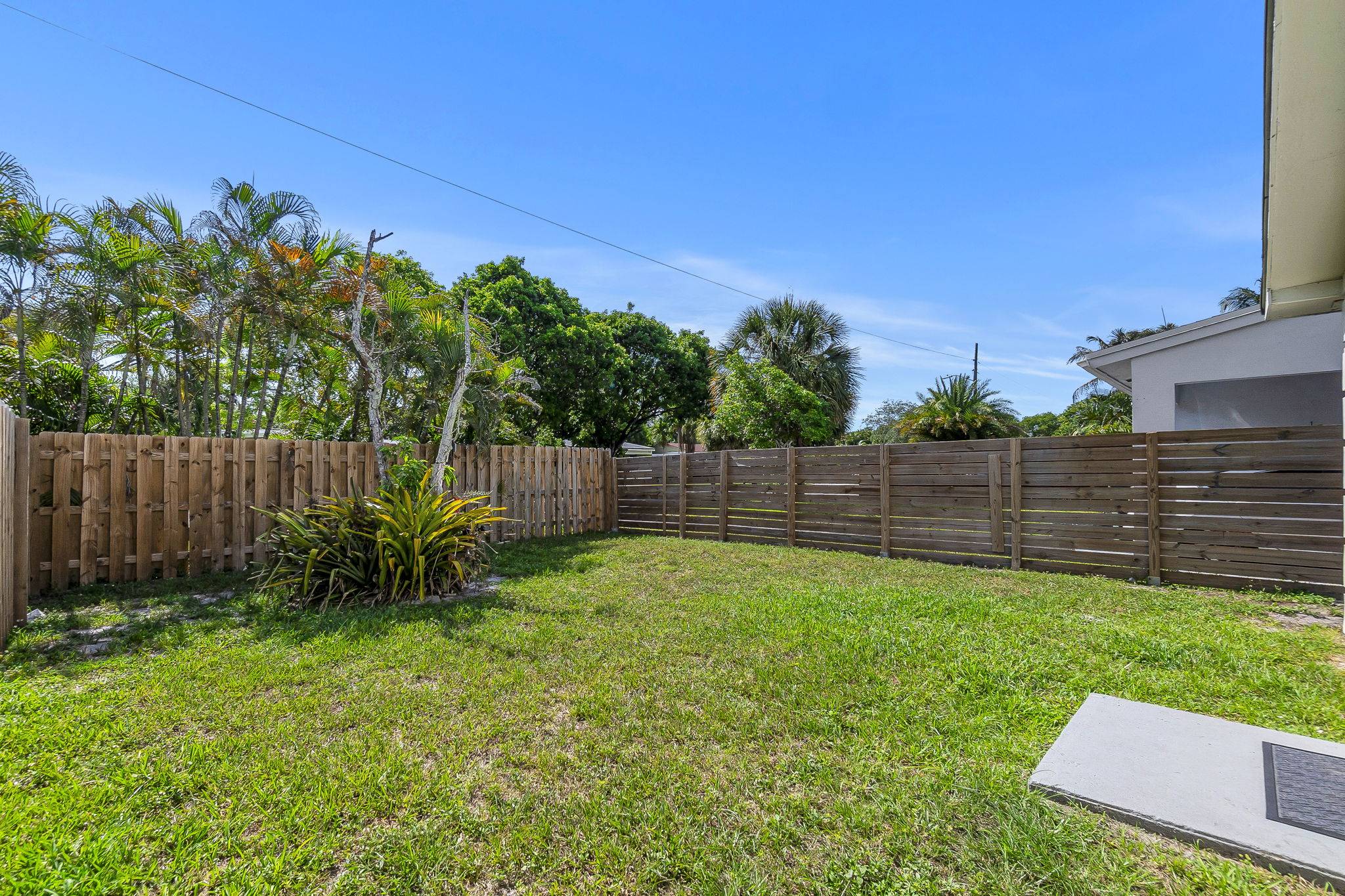 30-web-or-mls-DSC01008dsc01008 Move-In Ready Home in Fort Lauderdale