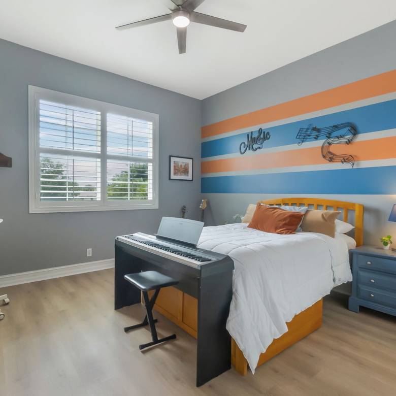 Luxury Parkland Living with Pool & Guest House in Parkland