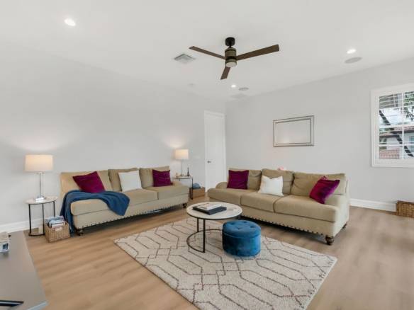 Luxury Parkland Living with Pool & Guest House in Parkland
