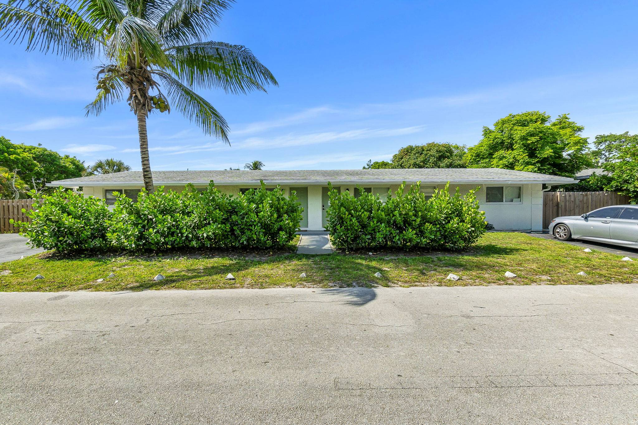 36-web-or-mls-DSC01014dsc01014 Move-In Ready Home in Fort Lauderdale