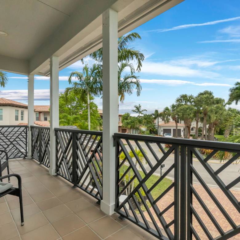 Luxury Parkland Living with Pool & Guest House in Parkland