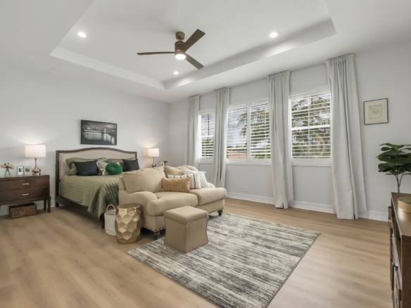 Luxury Parkland Living with Pool & Guest House in Parkland