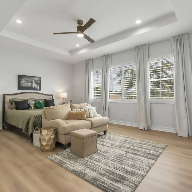 Luxury Parkland Living with Pool & Guest House in Parkland