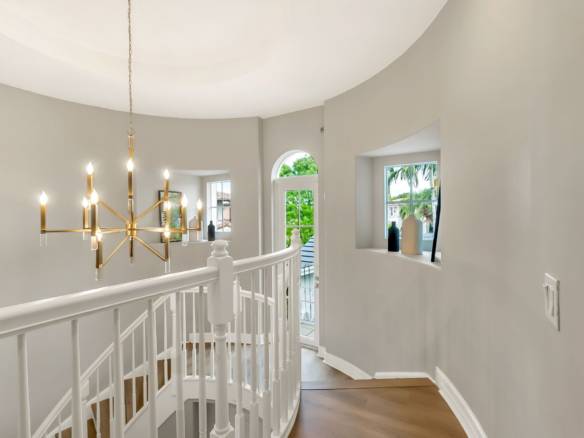 Luxury Parkland Living with Pool & Guest House in Parkland