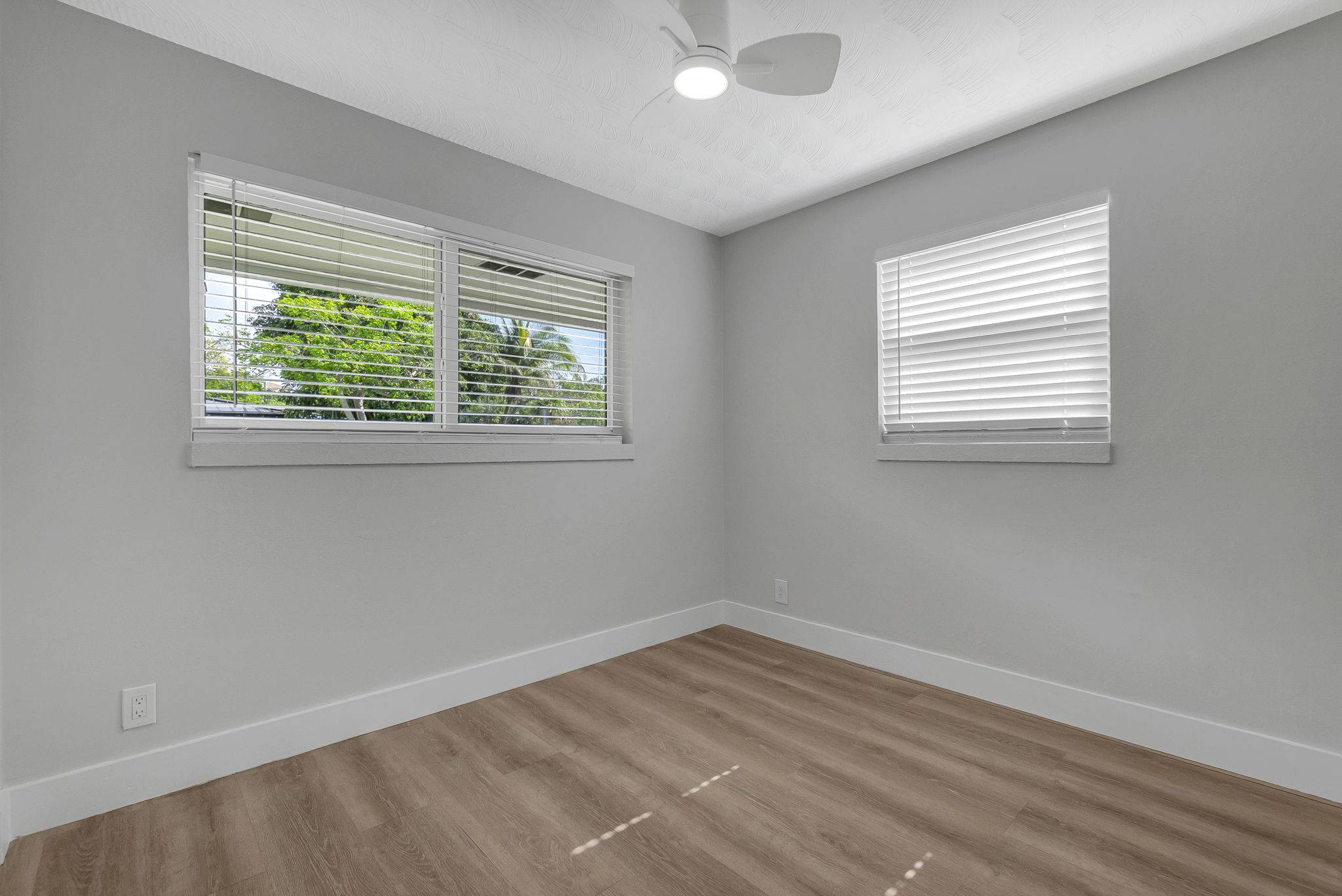 6-web-or-mls-DSC00947dsc00947 Move-In Ready Home in Fort Lauderdale