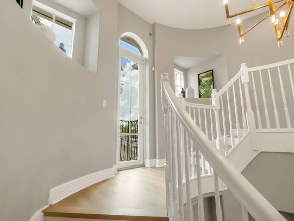 Luxury Parkland Living with Pool & Guest House in Parkland