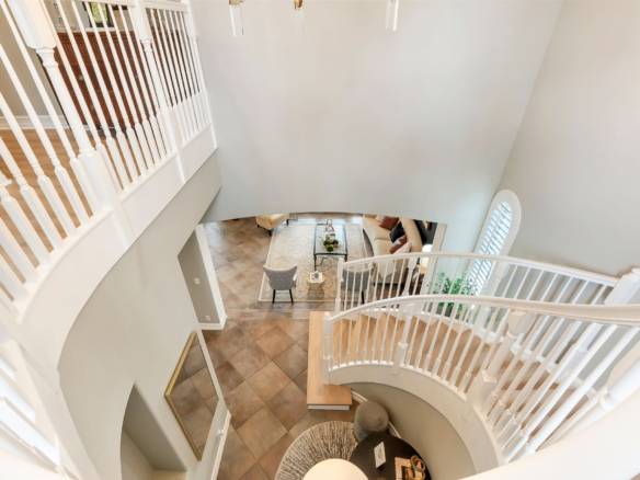 Luxury Parkland Living with Pool & Guest House in Parkland
