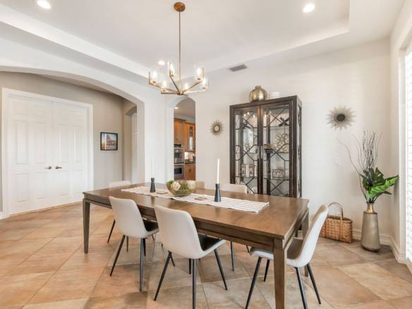 Luxury Parkland Living with Pool & Guest House in Parkland