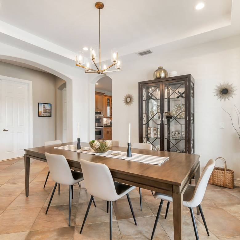 Luxury Parkland Living with Pool & Guest House in Parkland