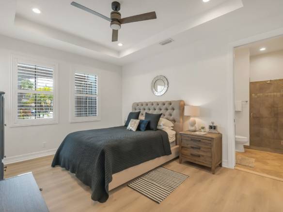 Luxury Parkland Living with Pool & Guest House in Parkland