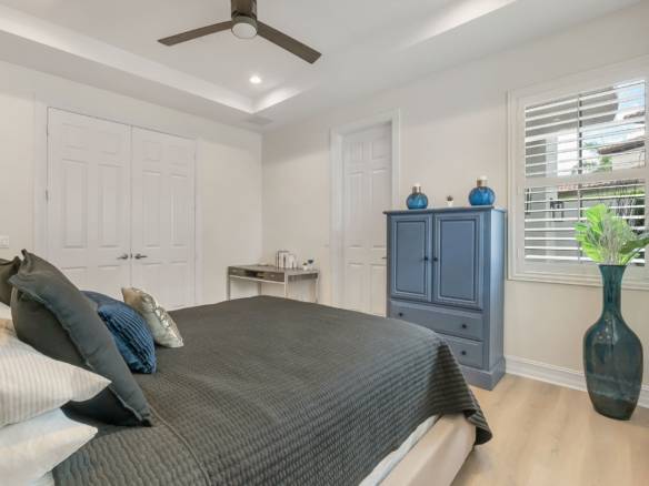 Luxury Parkland Living with Pool & Guest House in Parkland