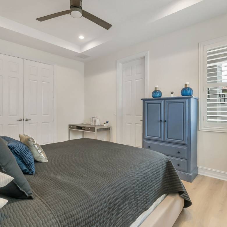 Luxury Parkland Living with Pool & Guest House in Parkland