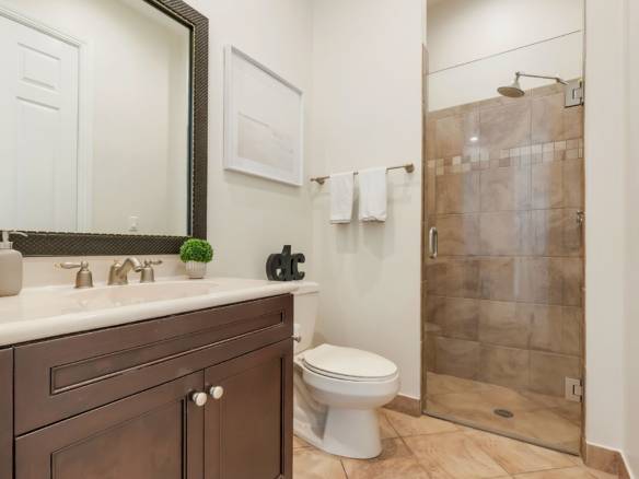 Luxury Parkland Living with Pool & Guest House in Parkland