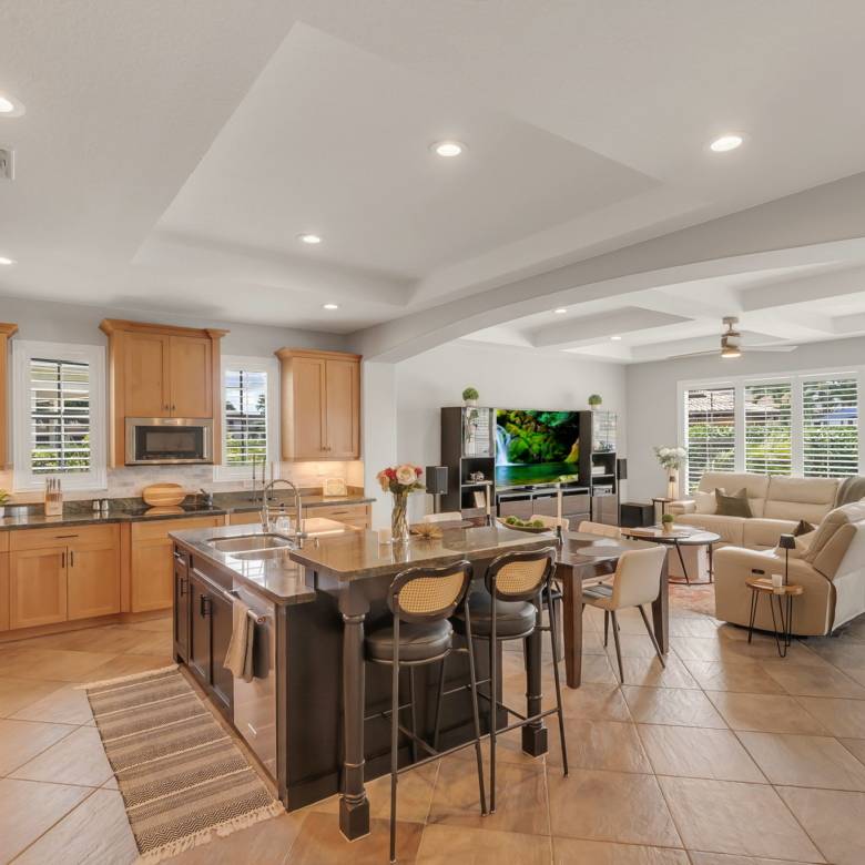 Luxury Parkland Living with Pool & Guest House in Parkland