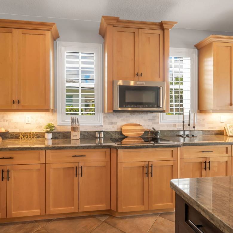 Luxury Parkland Living with Pool & Guest House in Parkland