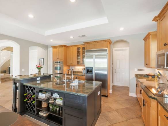 Luxury Parkland Living with Pool & Guest House in Parkland