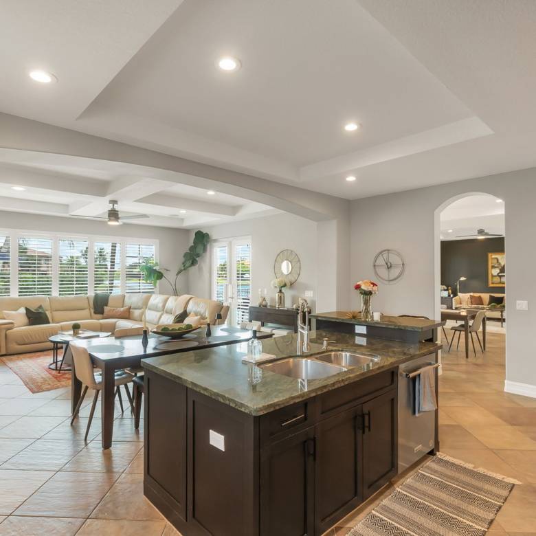 Luxury Parkland Living with Pool & Guest House in Parkland