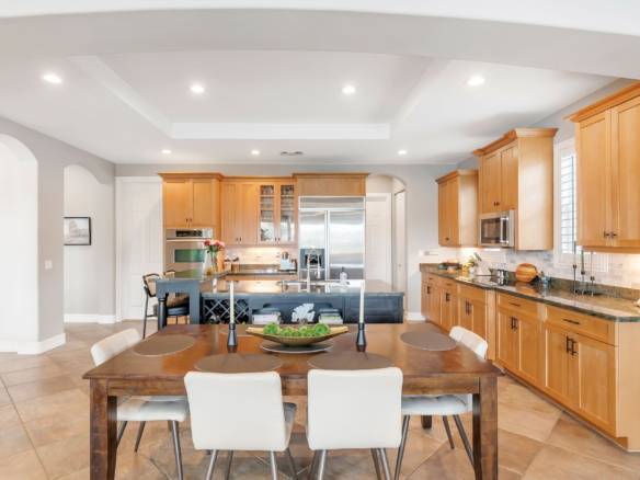 Luxury Parkland Living with Pool & Guest House in Parkland