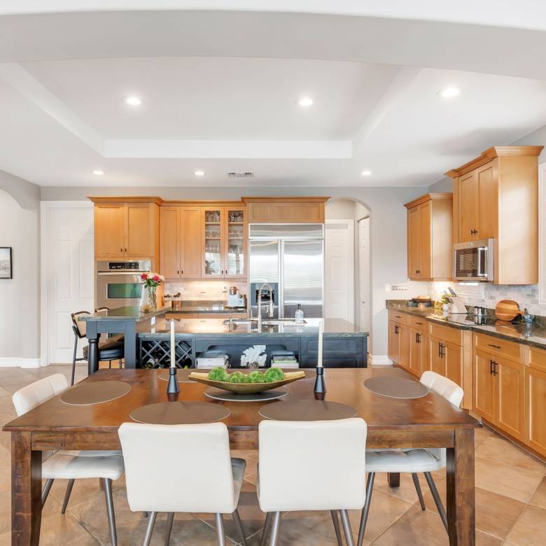 Luxury Parkland Living with Pool & Guest House in Parkland