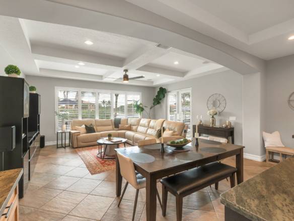 Luxury Parkland Living with Pool & Guest House in Parkland