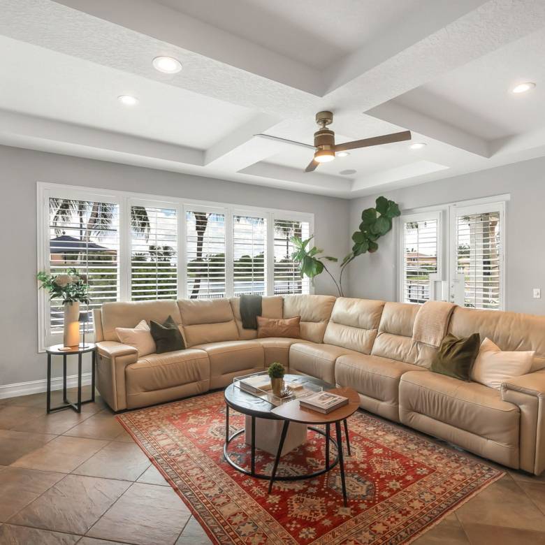 Luxury Parkland Living with Pool & Guest House in Parkland