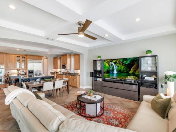Luxury Parkland Living with Pool & Guest House in Parkland