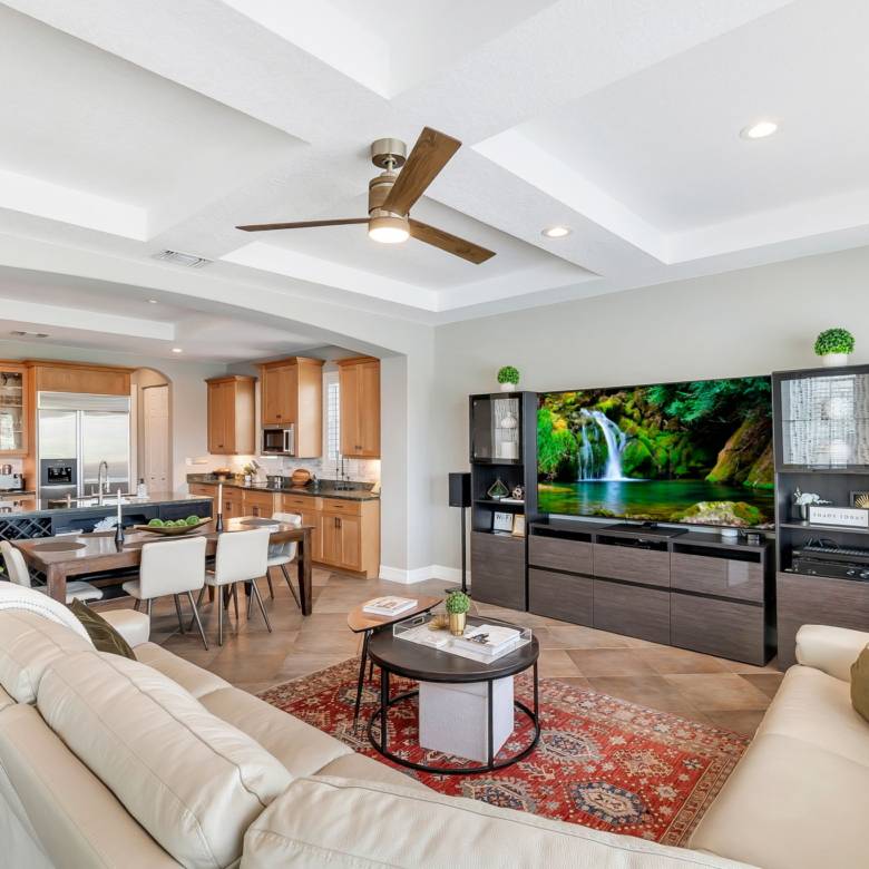 Luxury Parkland Living with Pool & Guest House in Parkland