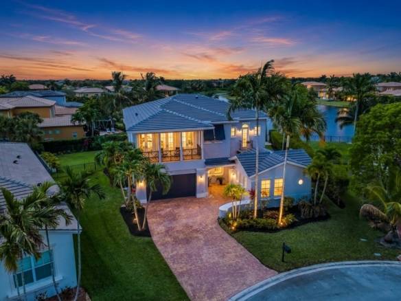 Luxury Parkland Living with Pool & Guest House in Parkland