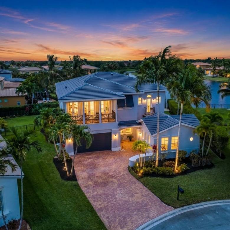 Luxury Parkland Living with Pool & Guest House in Parkland