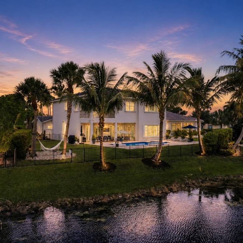 Luxury Parkland Living with Pool & Guest House in Parkland
