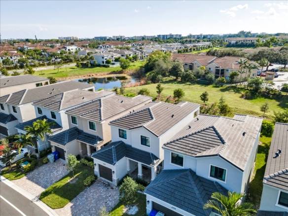 Spacious Living in Pompano Beach