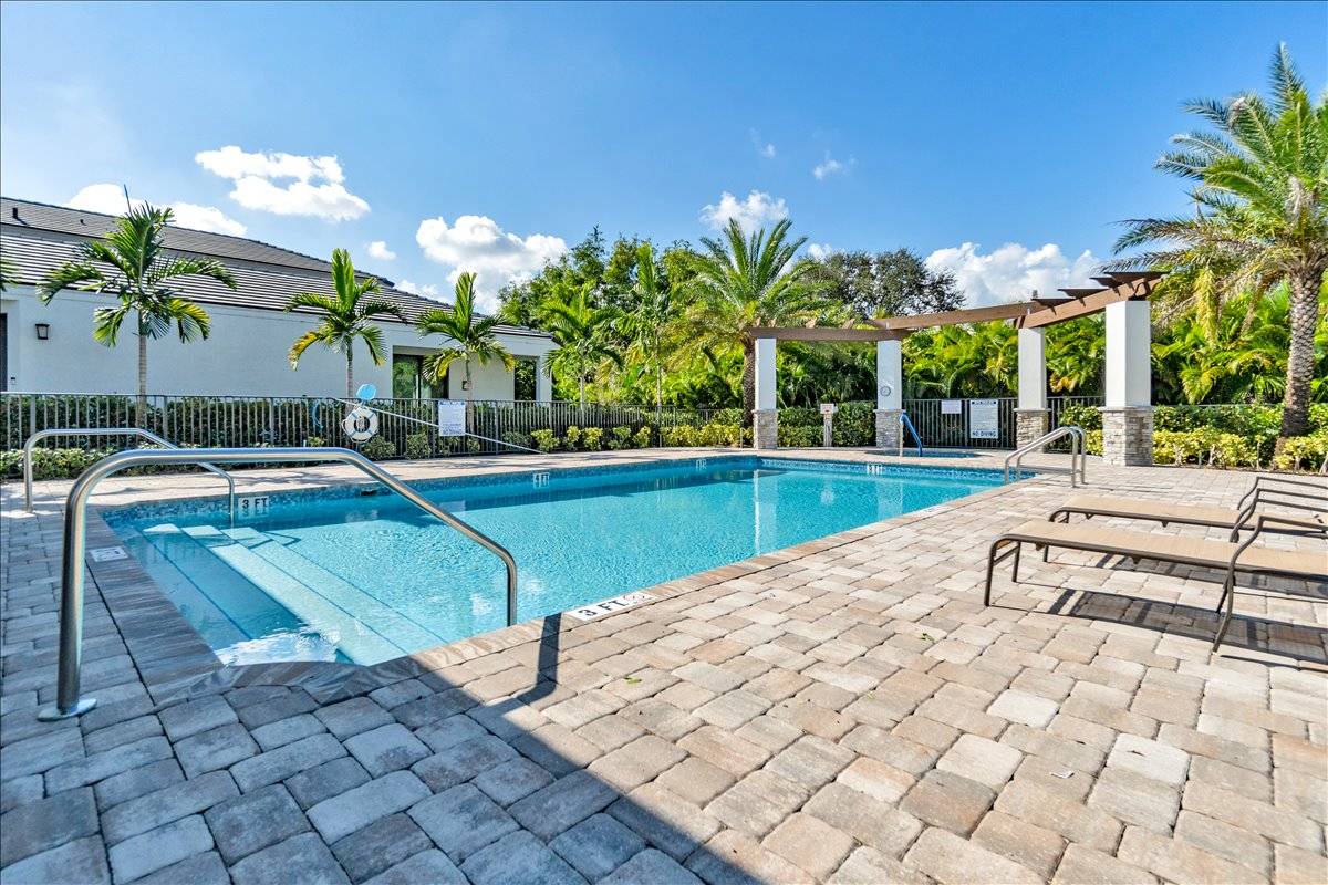 08-DSC08110 Spacious Living in Pompano Beach