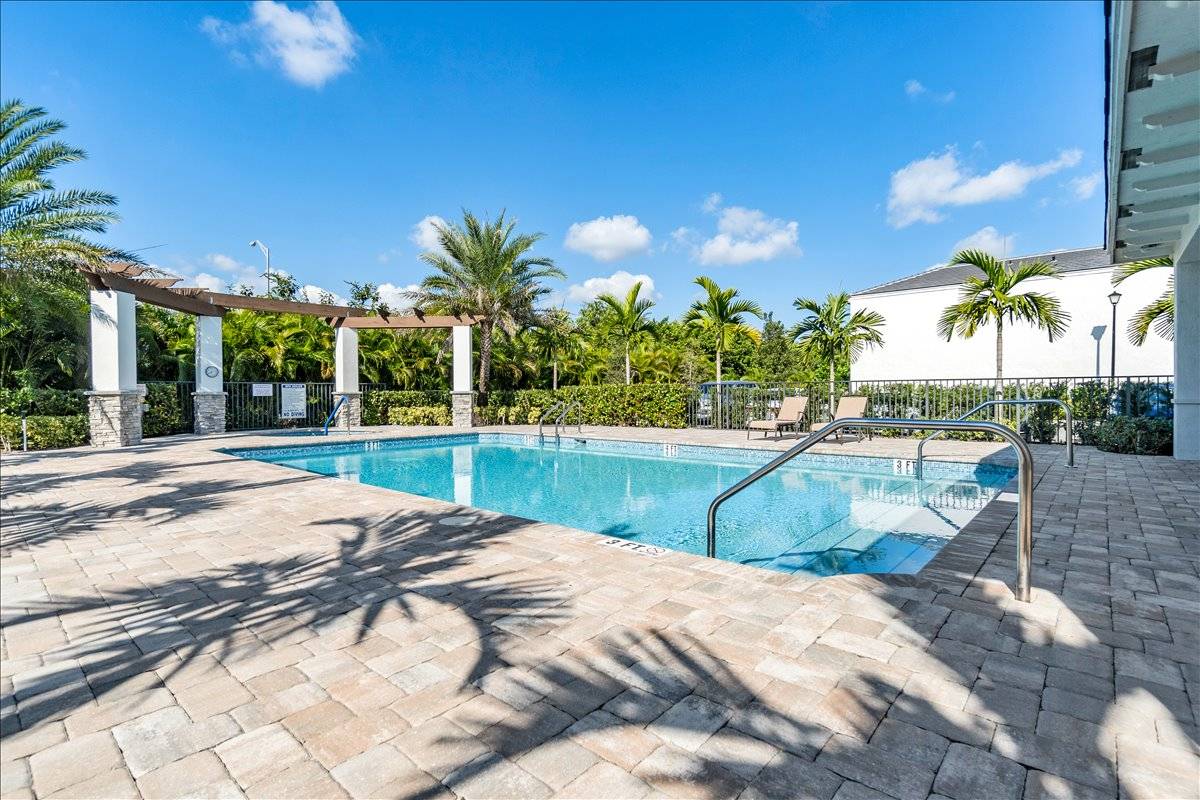 09-DSC08106 Spacious Living in Pompano Beach