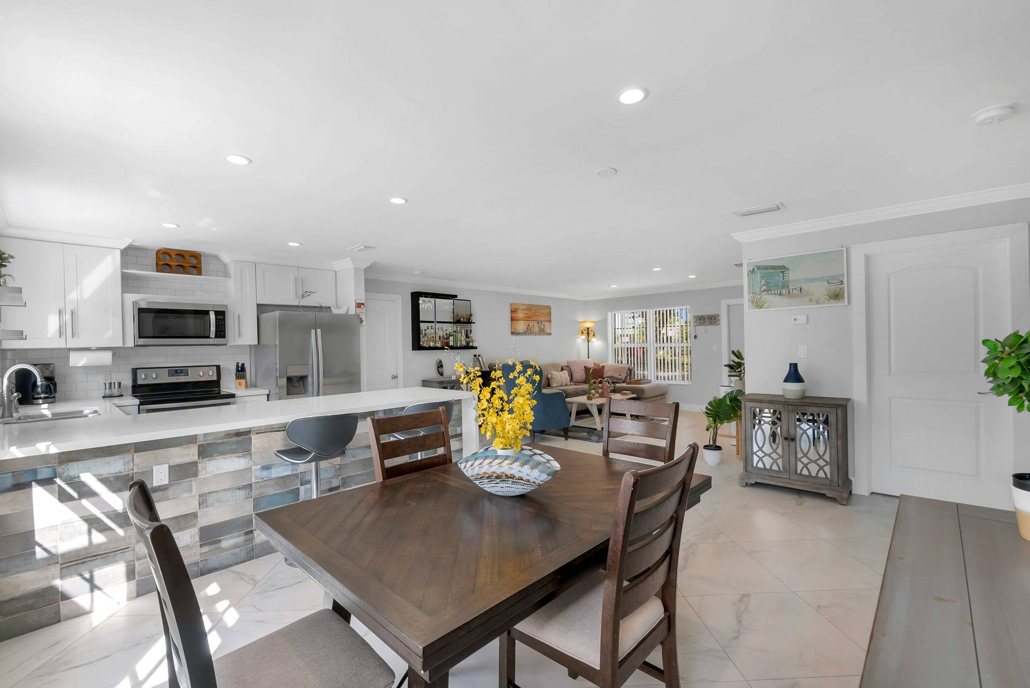 11-web-or-mls-DSC03302 Flexible Living & Income Potential in Hollywood