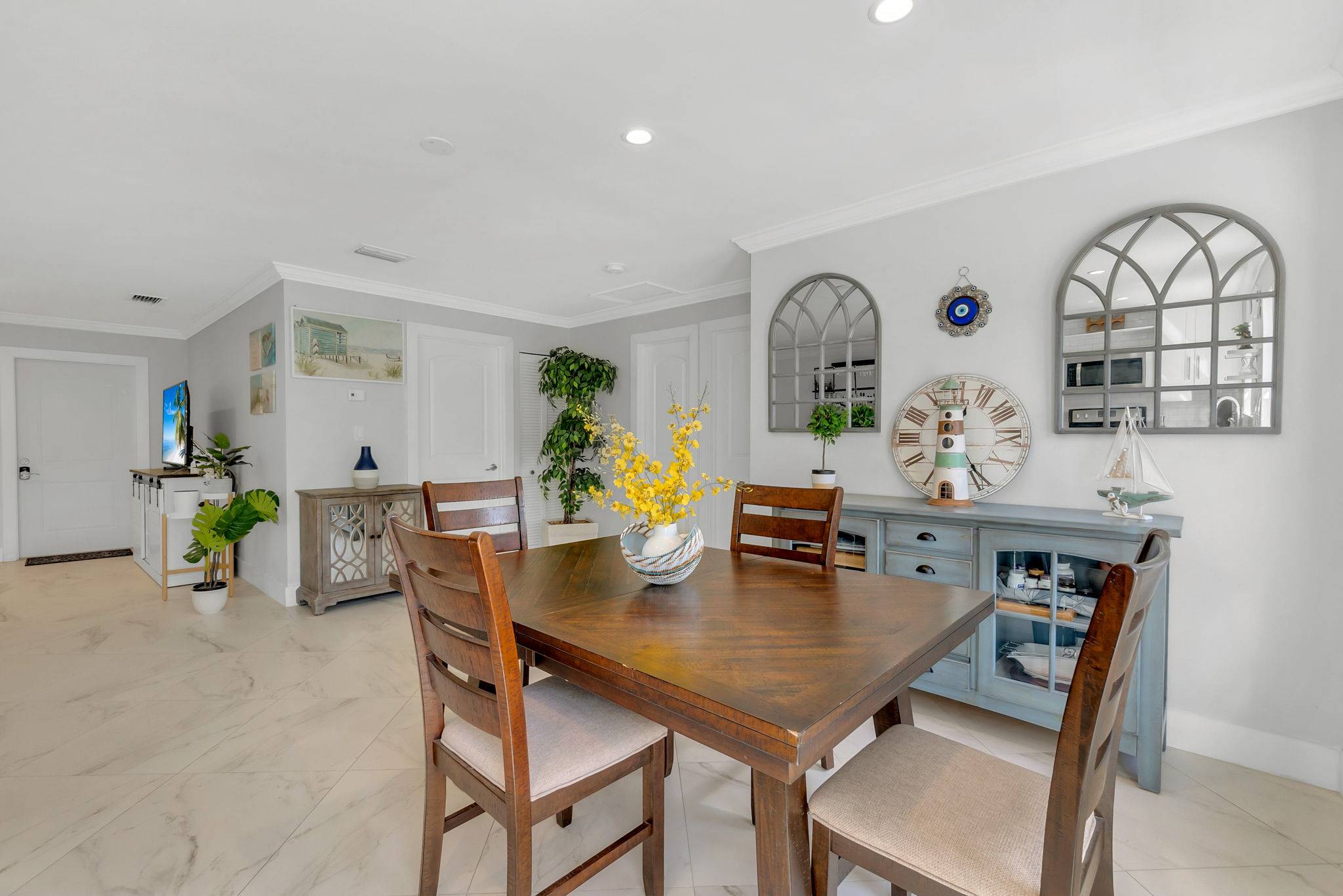 13-web-or-mls-DSC03293 Flexible Living & Income Potential in Hollywood