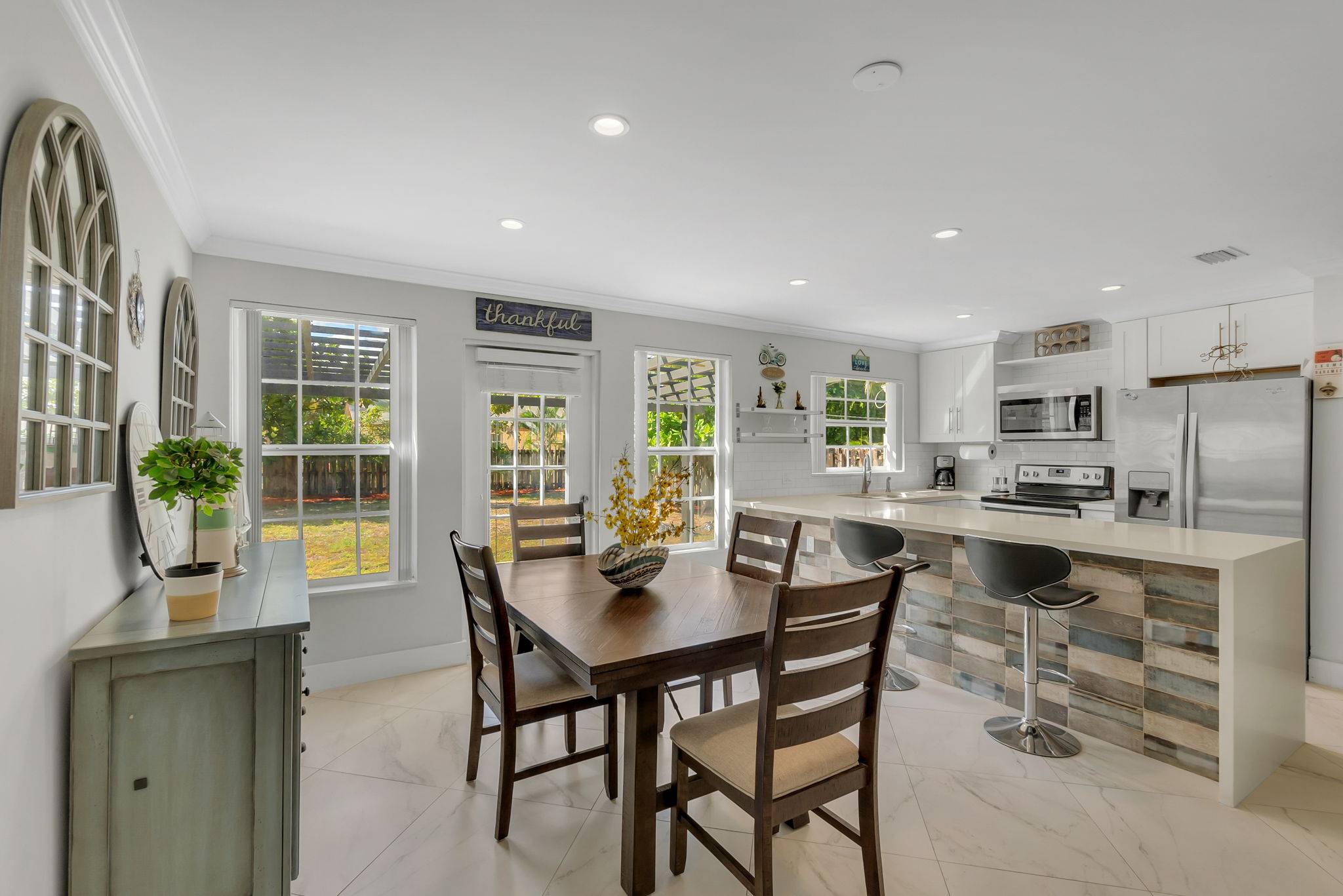 15-web-or-mls-DSC03288 Flexible Living & Income Potential in Hollywood