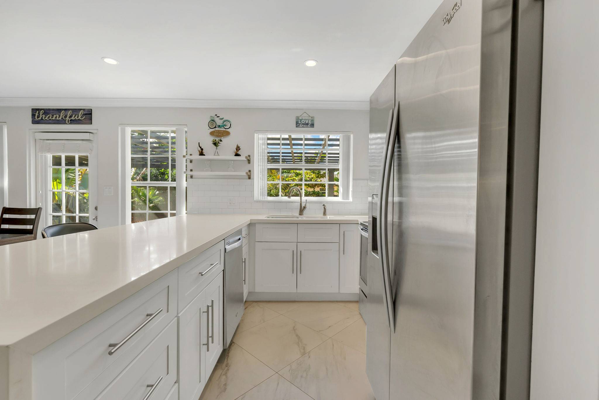 17-web-or-mls-DSC03273 Flexible Living & Income Potential in Hollywood