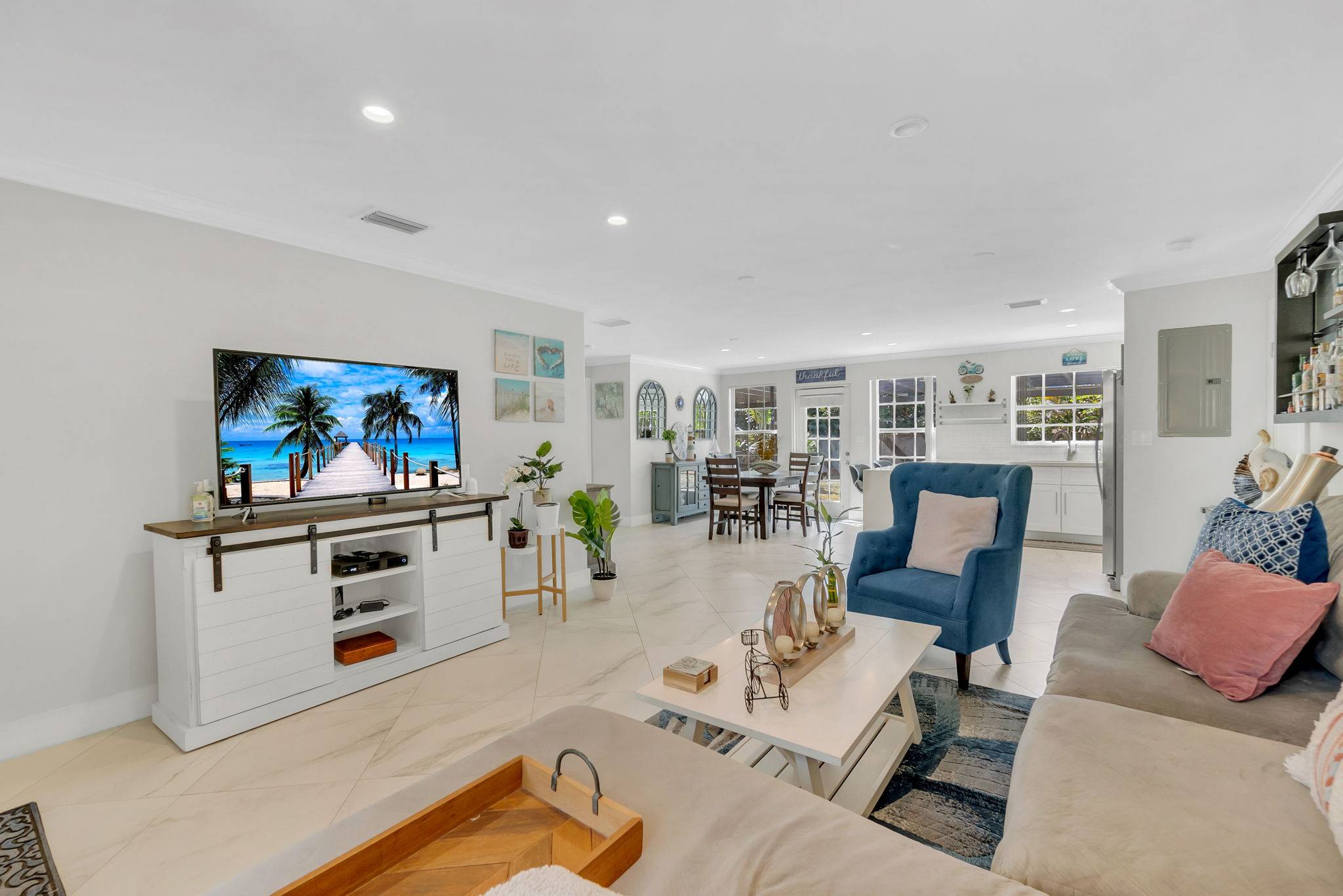 18-web-or-mls-DSC03263 Flexible Living & Income Potential in Hollywood